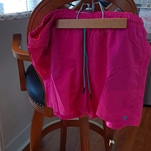 Vineyard Vine Performance shorts LG pink